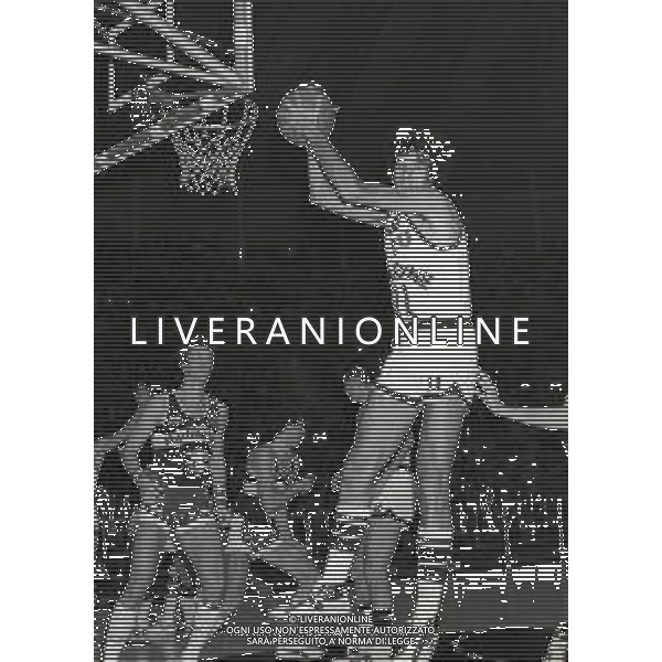 19-10-1980 BOLOGNA CAMPIONATO DI BASKET SERIE A1 SINUDYNE BOLOGNA-HURLINGHAM TRIESTE 85-78 NELLA FOTO MARQUINHOS AG ALDO LIVERANI SAS