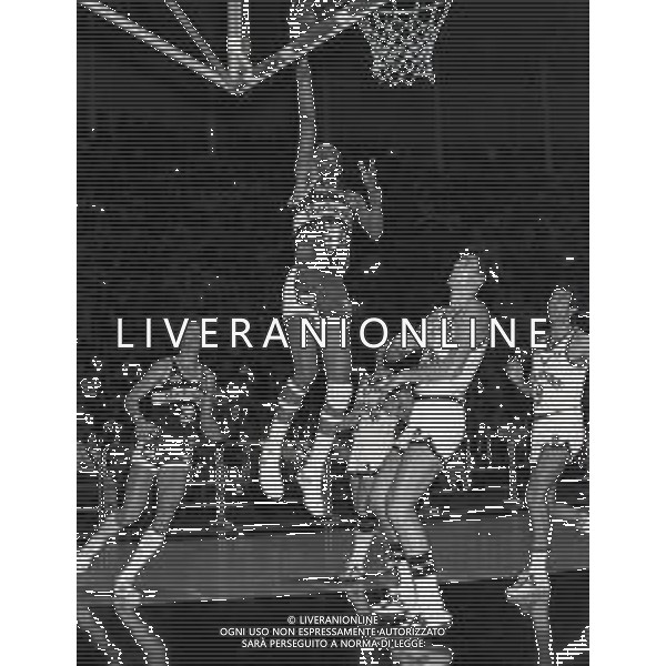 19-10-1980 BOLOGNA CAMPIONATO DI BASKET SERIE A1 SINUDYNE BOLOGNA-HURLINGHAM TRIESTE 85-78 NELLA FOTO AZIONE DI GIOCO AG ALDO LIVERANI SAS