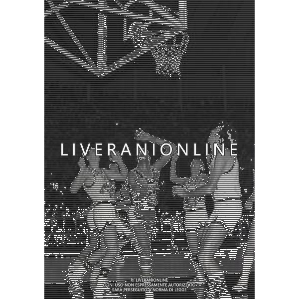 19-10-1980 BOLOGNA CAMPIONATO DI BASKET SERIE A1 SINUDYNE BOLOGNA-HURLINGHAM TRIESTE 85-78 NELLA FOTO AZIONE DI GIOCO AG ALDO LIVERANI SAS