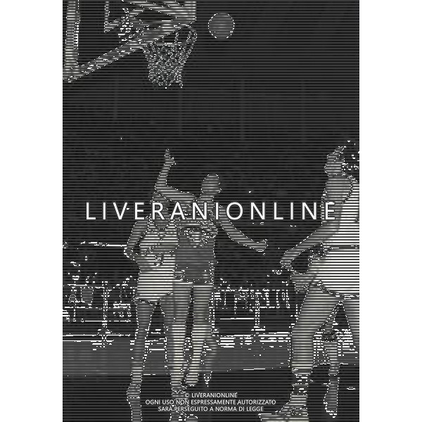 19-10-1980 BOLOGNA CAMPIONATO DI BASKET SERIE A1 SINUDYNE BOLOGNA-HURLINGHAM TRIESTE 85-78 NELLA FOTO AZIONE DI GIOCO AG ALDO LIVERANI SAS