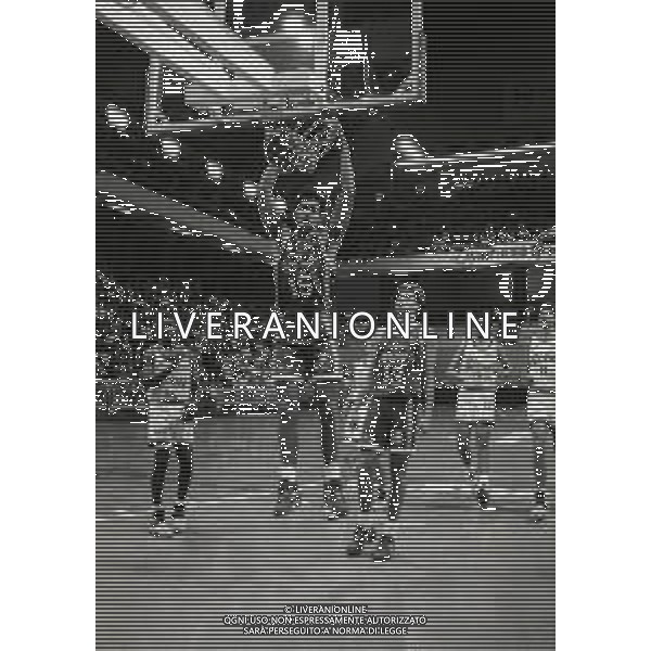 1993-1994 MILANO COPPA ITALIA DI BASKET RECOARO MILANO-GLAXO VERONA NELLA FOTO AZIONE DI GIOCO AG ALDO LIVERANI SAS