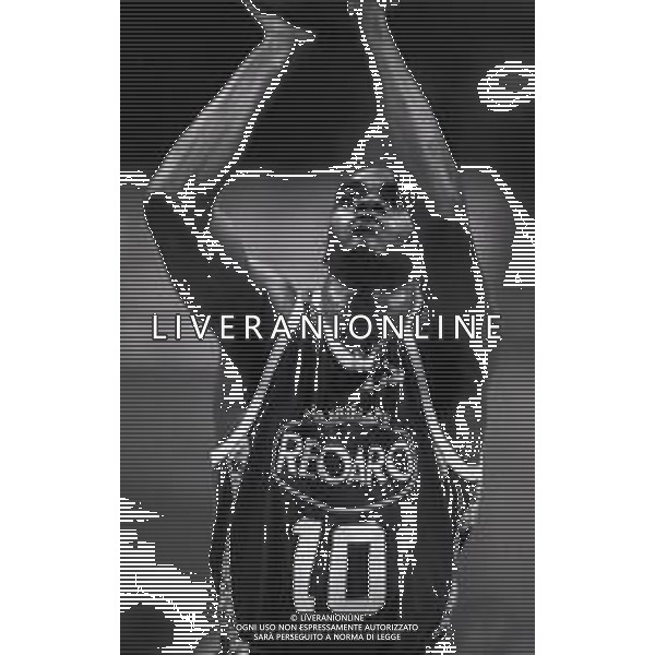 1993-1994 MILANO COPPA ITALIA DI BASKET RECOARO MILANO-GLAXO VERONA NELLA FOTO ALTON LISTER AG ALDO LIVERANI SAS