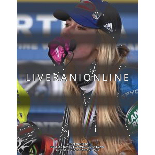 Franco Debernardi/LM - 2021 FIS Alpine World SKI Championships - Alpine Combined - Women - alpine ski race 15 February 2021 - Olympia delle Tofane, cortina (bl), Italy Photo showing: United States\'s Mikaela Shiffrin eat her mask @LM/Franco Debernardi AG ALDO LIVERANI SAS