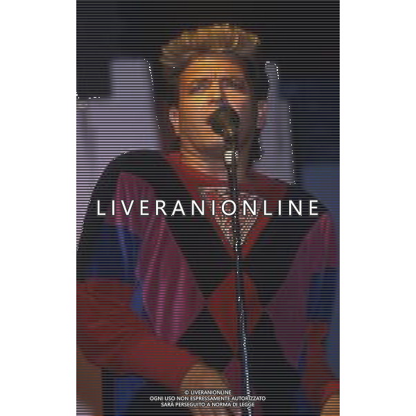 RETROSPETTIVA CRISTANO MALGIOGLIO CANTANTE NELLA FOTO CRISTIANO MALGIOGLIO NELL\'ANNO 1986 AG ALDO LIVERANI SAS