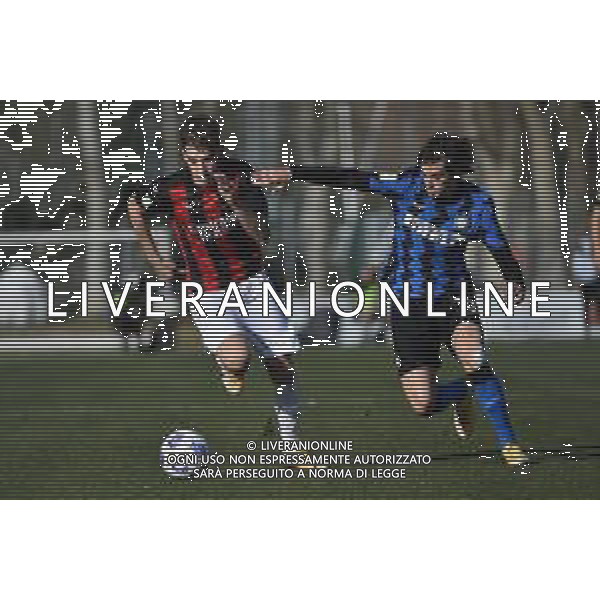 © TVRG Giacomo Olzer (Milan) SX e Gaetano Pio Oristanio (Inter) DX Milan vs Inter Campionato Primavera 1 TIM - 10a giornata Milano 17-02-2021 centro sportivo Peppino Vismara foto Roberto Garavaglia/ag. Aldo Liverani sas
