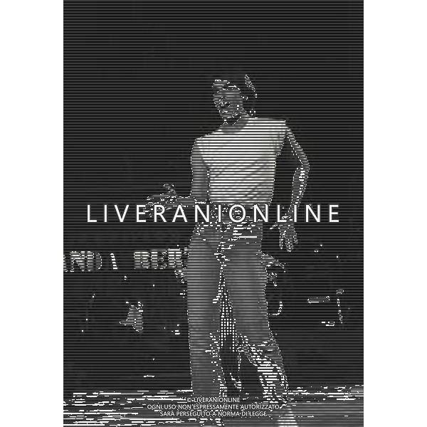 RETROSPETTIVA MIGUEL BOSE\' CANTANTE NELLA FOTO MIGUEL BOSE\' AL FESTIVAL DI FESTIVALBAR NELL\'ANNO 1979 AG ALDO LIVERANI SAS