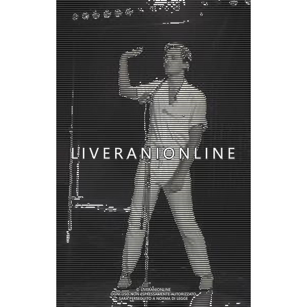 RETROSPETTIVA MIGUEL BOSE\' CANTANTE NELLA FOTO MIGUEL BOSE\' A VERONA A SAINT VINCENT NELL\'ANNO 1982  AG ALDO LIVERANI SAS 