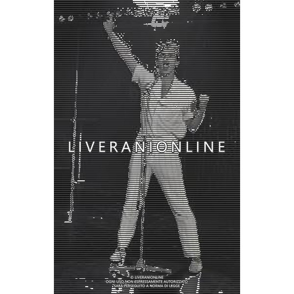 RETROSPETTIVA MIGUEL BOSE\' CANTANTE NELLA FOTO MIGUEL BOSE\' A VERONA A SAINT VINCENT NELL\'ANNO 1982  AG ALDO LIVERANI SAS 