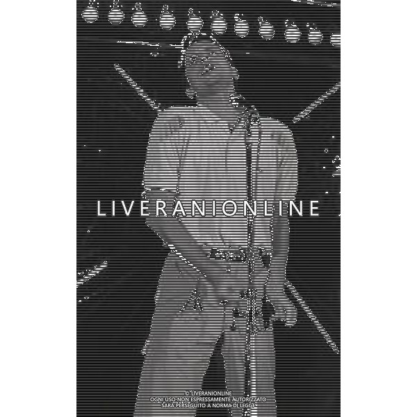 RETROSPETTIVA MIGUEL BOSE\' CANTANTE NELLA FOTO MIGUEL BOSE\' A VERONA A SAINT VINCENT NELL\'ANNO 1982  AG ALDO LIVERANI SAS 