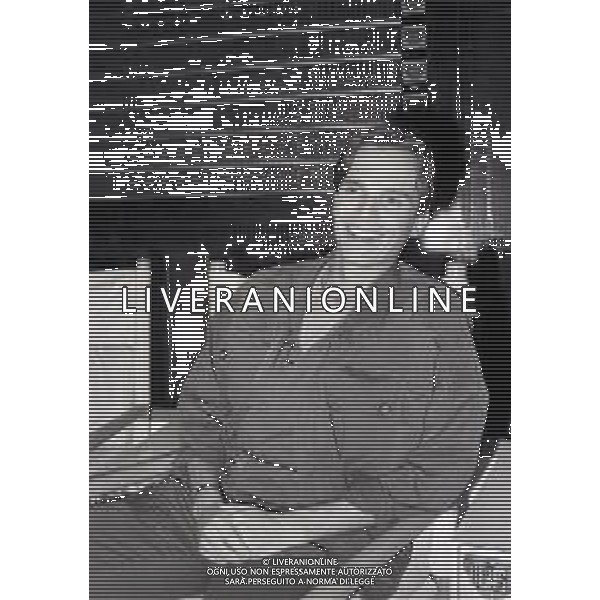 RETROSPETTIVA MIGUEL BOSE\' CANTANTE NELLA FOTO MIGUEL BOSE\' ALLA TRASMISSIONE “TEST“ IN RAI NELL\'ANNO 1984 A MILANO AG ALDO LIVERANI SAS  