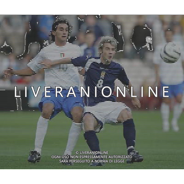Motherwell (Scozia) 2 settembre 2005 Scozia - Italia under 21 nella foto: aquilani e thompson foto Luzzani / Ag. Aldo Liverani