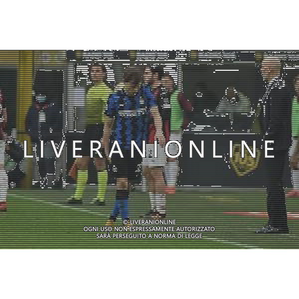 Nicolo\' Barella (Inter) si tocca la gamba al momento del cambio - esce infortunato alla coscia Milan vs Inter Campionato Serie A TIM - 23a giornata Milano 21-02-2021 Stadio Giuseppe Meazza - San Siro foto Roberto Garavaglia/ag. Aldo Liverani sas /AGENZIA ALDO LIVERANI SAS