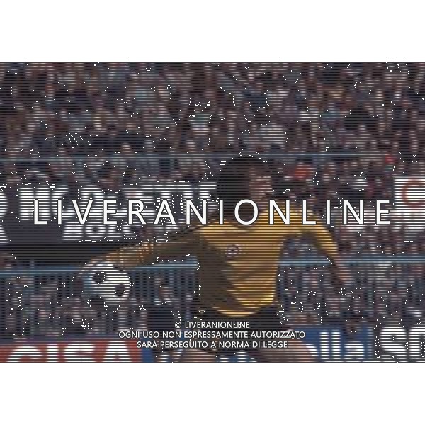MILAN CALCIO - MAGLIA CON LO SCUDETTO RETROSPETTIVA ENRICO ALBERTOSI CALCIATORE DI RUOLO PORTIERE AGENZIA ALDO LIVERANI SAS
