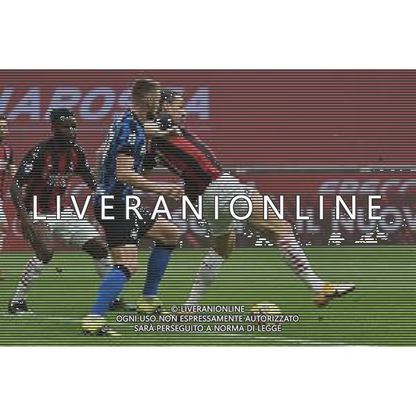 Zlatan Ibrahimovic (Milan) DX controllato da Milan Skriniar (Inter) SX Milan vs Inter Campionato Serie A TIM - 23a giornata Milano 21-02-2021 Stadio Giuseppe Meazza - San Siro foto Roberto Garavaglia/ag. Aldo Liverani sas