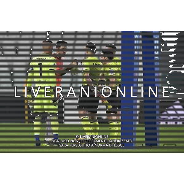 ©Alessandro Falzone/Agenzia Aldo Liverani Torino 22.02.2021 Stadio Allianz Stadium Juventus vs Crotone Serie A Tim 2020-2021 Nella foto : GIANLUIGI BUFFON- ALEX CORDAZ-Arbitro: VALERIO MARINI Guardalinee: PASQUALE DE MEO Guardalinee: FRANCESCO FIORE ©Falzone/AGENZIA ALDO LIVERANI SAS