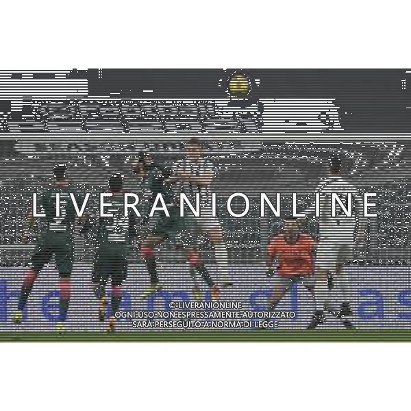 ©Alessandro Falzone/Agenzia Aldo Liverani Torino 22.02.2021 Stadio Allianz Stadium Juventus vs Crotone Serie A Tim 2020-2021 Nella foto : ANDREA RISPOLI-MATTHIJS DE LIGT ©Falzone/AGENZIA ALDO LIVERANI SAS