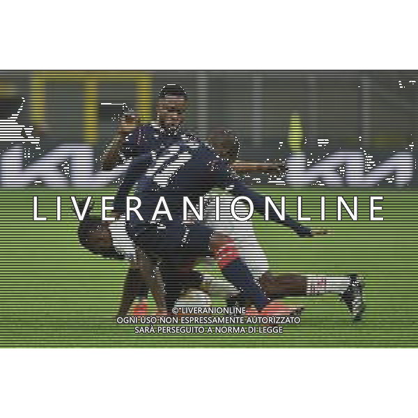Franck Kessie (Milan) tra due avversari Milan vs Stella Rossa UEFA Europa League sedicesimi di finale - gara di ritorno Milano 25-02-2021 Stadio Giuseppe Meazza - San Siro foto Roberto Garavaglia/ag.Aldo Liverani sas /AGENZIA ALDO LIVERANI SAS