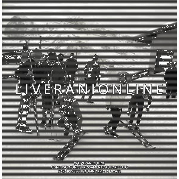 RETROSPETTIVA IRA VON FURSTENBERG ATTRICE NELLA FOTO IRA VON FURSTENBERG A CORTINA D\'AMPEZZO CON MARIO BERTOCCHI IL GIORNO 05-01-1964 AG ALDO LIVERANI SAS 