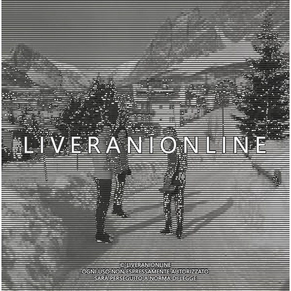 RETROSPETTIVA IRA VON FURSTENBERG ATTRICE NELLA FOTO IRA VON FURSTENBERG A CORTINA D\'AMPEZZO CON MARIO BERTOCCHI IL GIORNO 05-01-1964 AG ALDO LIVERANI SAS 