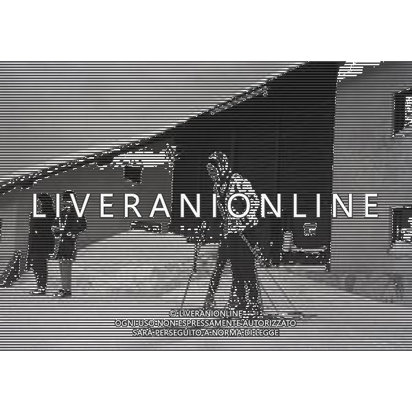 RETROSPETTIVA IRA VON FURSTENBERG ATTRICE NELLA FOTO IRA VON FURSTENBERG A CORTINA D\'AMPEZZO CON MARIO BERTOCCHI IL GIORNO 05-01-1964 AG ALDO LIVERANI SAS 
