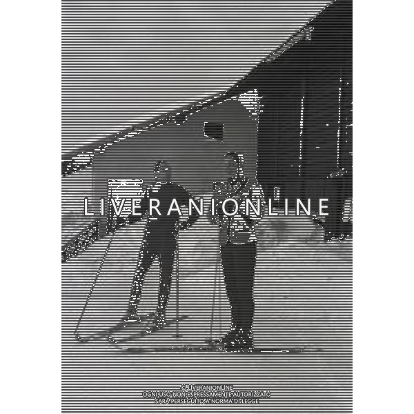 RETROSPETTIVA IRA VON FURSTENBERG ATTRICE NELLA FOTO IRA VON FURSTENBERG A CORTINA D\'AMPEZZO CON MARIO BERTOCCHI IL GIORNO 05-01-1964 AG ALDO LIVERANI SAS 