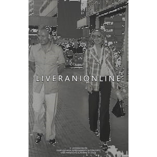 RETROSPETTIVA IRA VON FURSTENBERG ATTRICE NELLA FOTO IRA VON FURSTENBERG CON UN AMICO A CARACAS NELL\'ANNO 1972 AG ALDO LIVERANI SAS 