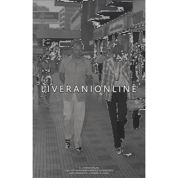 RETROSPETTIVA IRA VON FURSTENBERG ATTRICE NELLA FOTO IRA VON FURSTENBERG CON UN AMICO A CARACAS NELL\'ANNO 1972 AG ALDO LIVERANI SAS 