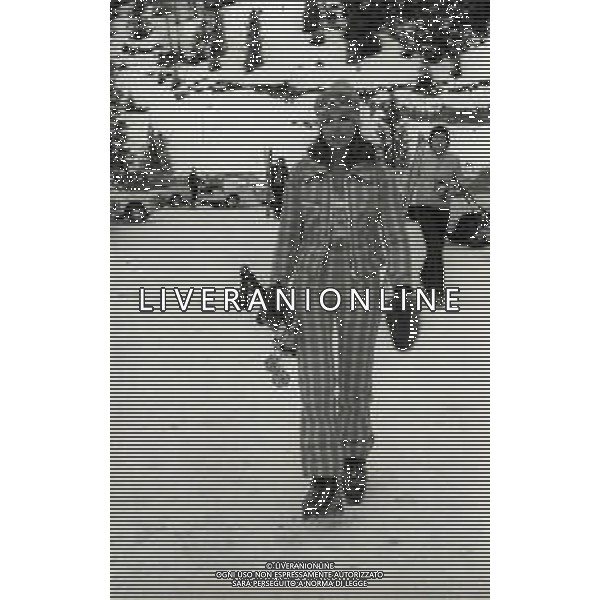 RETROSPETTIVA IRA VON FURSTENBERG ATTRICE NELLA FOTO IRA VON FURSTENBERG CON IL FIGLIO A CORTINA D\'AMPEZZO NELL\'ANNO 1972 AG ALDO LIVERANI SAS