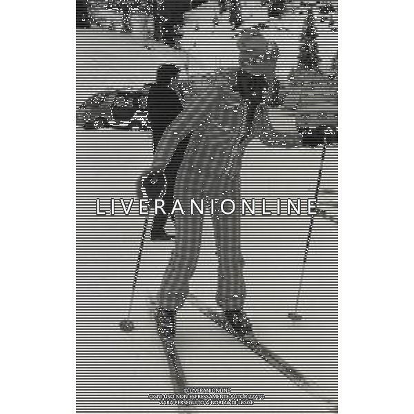 RETROSPETTIVA IRA VON FURSTENBERG ATTRICE NELLA FOTO IRA VON FURSTENBERG CON IL FIGLIO A CORTINA D\'AMPEZZO NELL\'ANNO 1972 AG ALDO LIVERANI SAS