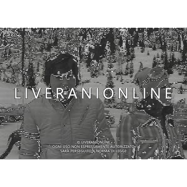 RETROSPETTIVA IRA VON FURSTENBERG ATTRICE NELLA FOTO IRA VON FURSTENBERG CON IL FIGLIO A CORTINA D\'AMPEZZO NELL\'ANNO 1972 AG ALDO LIVERANI SAS