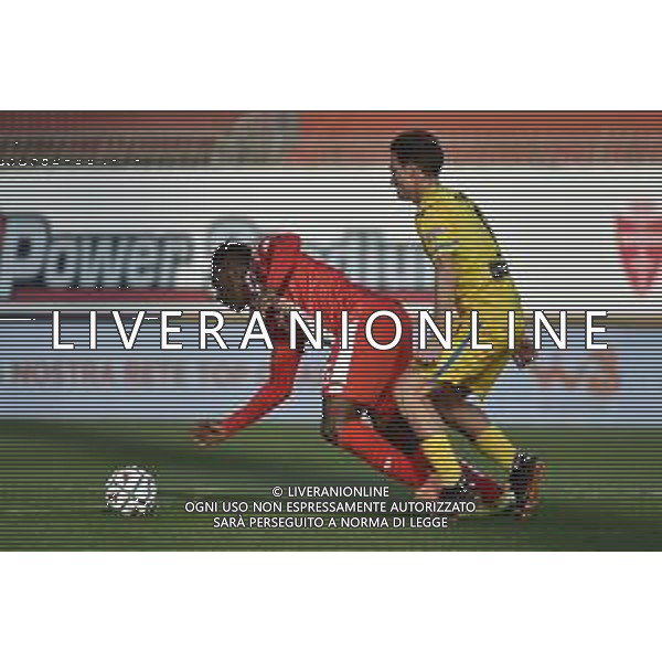 ¬© TVRG Mario Balotelli (Monza) cade in area dopo un contatto con Federico Proia (Cittadella) ma l\'arbitro lascia giocare Monza vs Cittadella Campionato Serie BKT - 25a giornata Monza 27-02-2021 U-Power Stadium foto Roberto Garavaglia/ag. Aldo Liverani sas