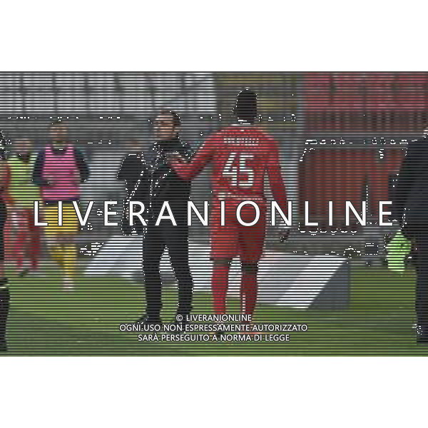 © TVRG Cristian Brocchi allenatore Monza e Mario Balotelli (Monza) dopo la sostituzione Monza vs Cittadella Campionato Serie BKT - 25a giornata Monza 27-02-2021 U-Power Stadium foto Roberto Garavaglia/ag. Aldo Liverani sas