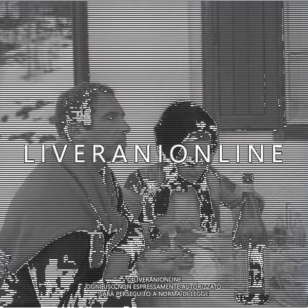 RETROSPETTIVA IRA VON FURSTENBERG ATTRICE NELLA FOTO IRA VON FURSTENBERG CON FRANCOIS D\'AULON A CORTINA D\'AMPEZZO IL GIORNO 25-12-1965 AG ALDO LIVERANI SAS 
