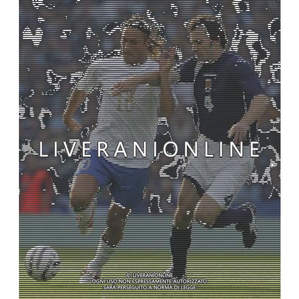 Glasgow 3 settembre 2005 Scozia - Italia qualificazioni mondiali Germania 2006 nella foto: totti e dailly foto Luzzani / Ag. Aldo Liverani
