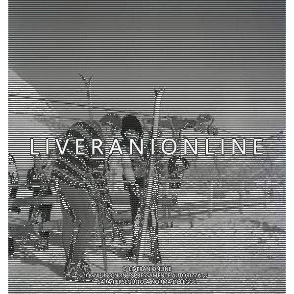 RETROSPETTIVA IRA VON FURSTENBERG ATTRICE NELLA FOTO IRA VON FURSTENBERG CON FRANCOIS D\'AULON A CORTINA D\'AMPEZZO IL GIORNO 25-12-1965 AG ALDO LIVERANI SAS 