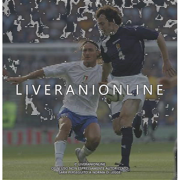 Glasgow 3 settembre 2005 Scozia - Italia qualificazioni mondiali Germania 2006 nella foto: totti e dailly foto Luzzani / Ag. Aldo Liverani