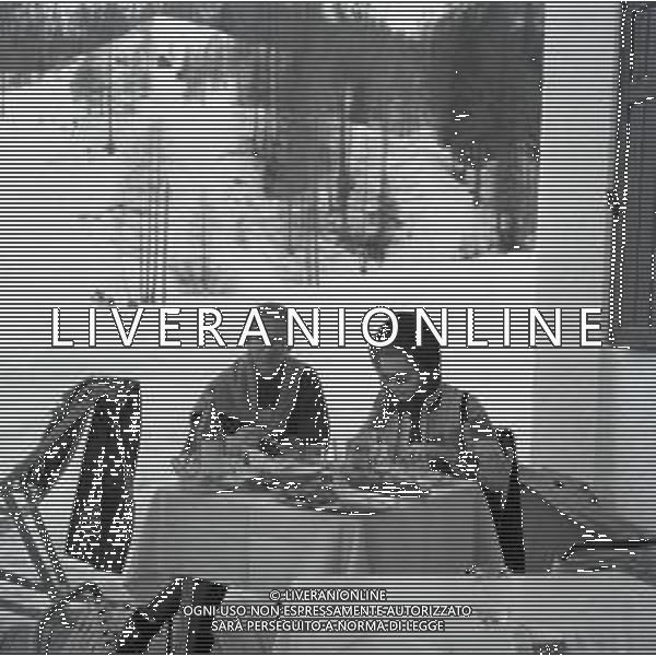 RETROSPETTIVA IRA VON FURSTENBERG ATTRICE NELLA FOTO IRA VON FURSTENBERG CON FRANCOIS D\'AULON A CORTINA D\'AMPEZZO IL GIORNO 25-12-1965 AG ALDO LIVERANI SAS 