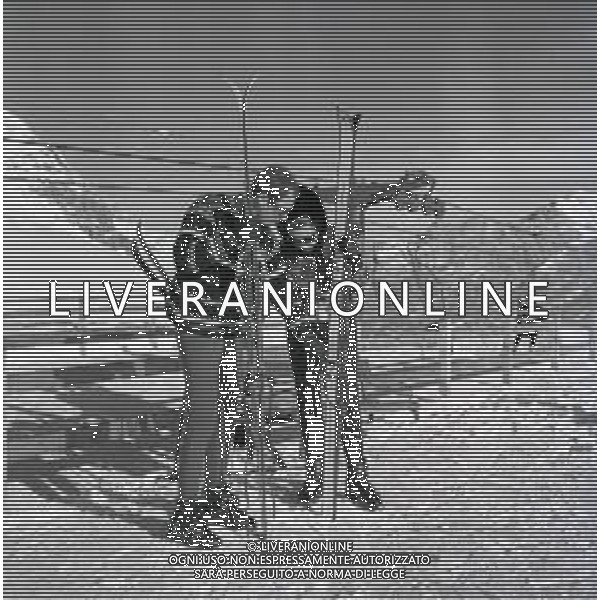 RETROSPETTIVA IRA VON FURSTENBERG ATTRICE NELLA FOTO IRA VON FURSTENBERG CON FRANCOIS D\'AULON A CORTINA D\'AMPEZZO IL GIORNO 25-12-1965 AG ALDO LIVERANI SAS 