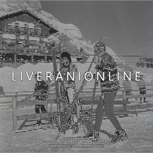 RETROSPETTIVA IRA VON FURSTENBERG ATTRICE NELLA FOTO IRA VON FURSTENBERG CON FRANCOIS D\'AULON A CORTINA D\'AMPEZZO IL GIORNO 25-12-1965 AG ALDO LIVERANI SAS 