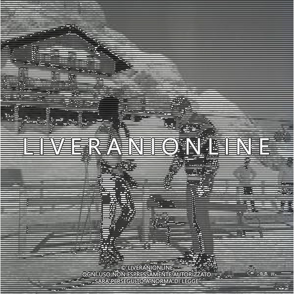 RETROSPETTIVA IRA VON FURSTENBERG ATTRICE NELLA FOTO IRA VON FURSTENBERG CON FRANCOIS D\'AULON A CORTINA D\'AMPEZZO IL GIORNO 25-12-1965 AG ALDO LIVERANI SAS 
