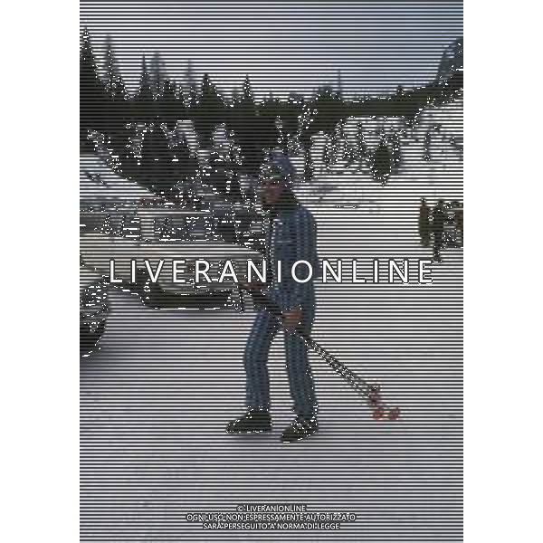RETROSPETTIVA IRA VON FURSTENBERG ATTRICE NELLA FOTO IRA VON FURSTENBERG CON IL FIGLIO A CORTINA D\'AMPEZZO NELL\'ANNO 1972 AG ALDO LIVERANI SAS 
