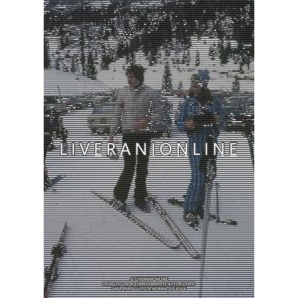 RETROSPETTIVA IRA VON FURSTENBERG ATTRICE NELLA FOTO IRA VON FURSTENBERG CON IL FIGLIO A CORTINA D\'AMPEZZO NELL\'ANNO 1972 AG ALDO LIVERANI SAS 