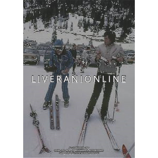 RETROSPETTIVA IRA VON FURSTENBERG ATTRICE NELLA FOTO IRA VON FURSTENBERG CON IL FIGLIO A CORTINA D\'AMPEZZO NELL\'ANNO 1972 AG ALDO LIVERANI SAS 