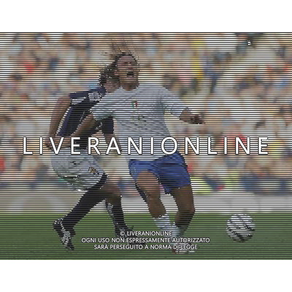 Glasgow 3 settembre 2005 Scozia - Italia qualificazioni mondiali Germania 2006 nella foto:totti e dailly foto Luzzani / Ag. Aldo Liverani