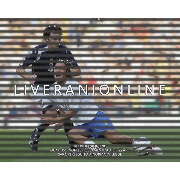 Glasgow 3 settembre 2005 Scozia - Italia qualificazioni mondiali Germania 2006 nella foto:totti e dailly foto Luzzani / Ag. Aldo Liverani