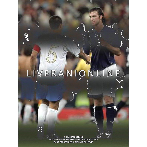 Glasgow 3 settembre 2005 Scozia - Italia qualificazioni mondiali Germania 2006 nella foto:CANNAVARO E WEBSTER foto Luzzani / Ag. Aldo Liverani