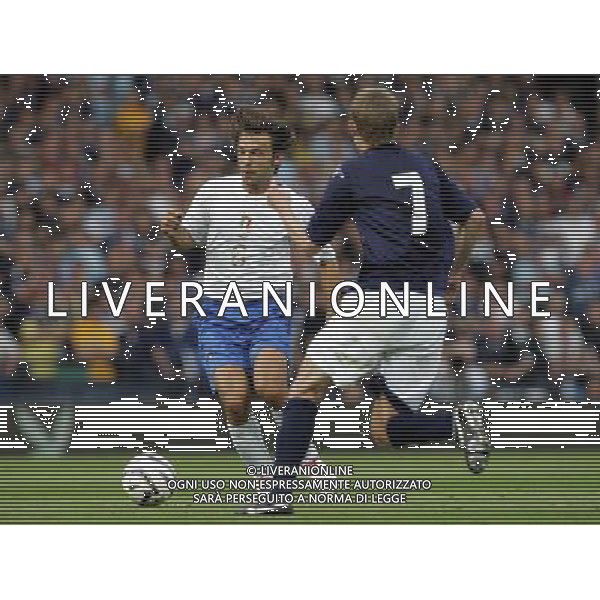 Glasgow 3 settembre 2005 Scozia - Italia qualificazioni mondiali Germania 2006 nella foto:pirlo e fletcher foto Luzzani / Ag. Aldo Liverani