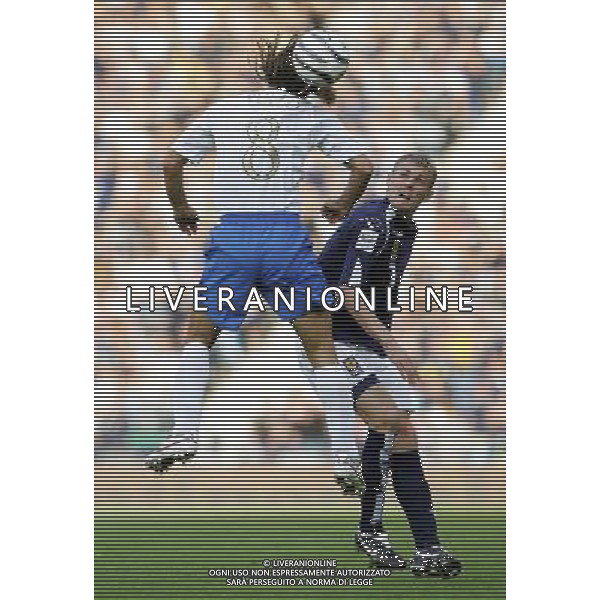 Glasgow 3 settembre 2005 Scozia - Italia qualificazioni mondiali Germania 2006 nella foto:pirlo e fletcher foto Luzzani / Ag. Aldo Liverani