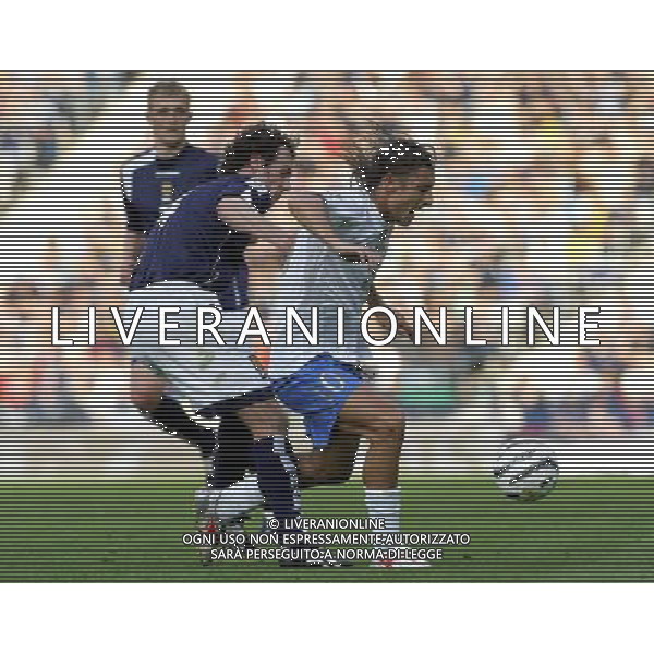 Glasgow 3 settembre 2005 Scozia - Italia qualificazioni mondiali Germania 2006 nella foto:totti e dailly foto Luzzani / Ag. Aldo Liverani