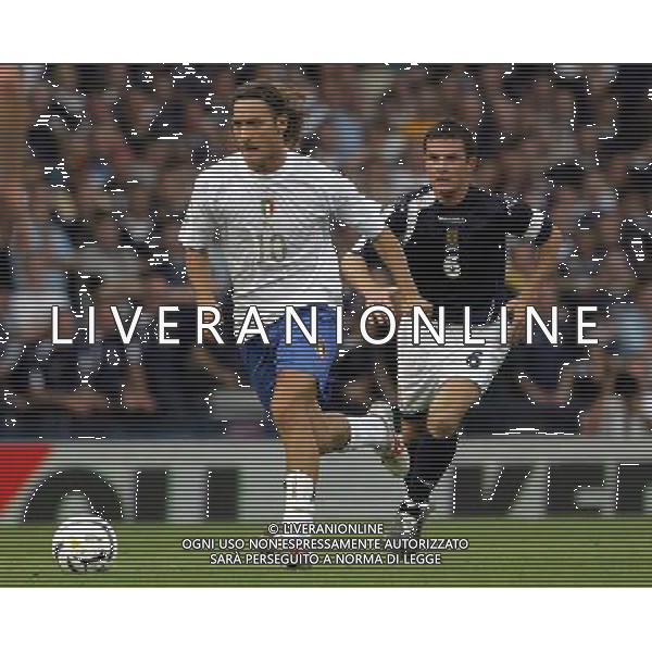 Glasgow 3 settembre 2005 Scozia - Italia qualificazioni mondiali Germania 2006 nella foto:TOTTI E FERGUSON foto Luzzani / Ag. Aldo Liverani